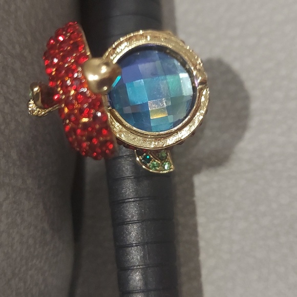 Betsey Johnson VINTAGE APPLE LOCKET RING WITH GEMSTONES & CHARM - Picture 8 of 15